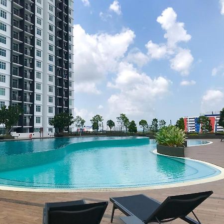Homestay Sks Apartment Larkin Джохор Бахру Екстериор снимка