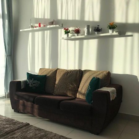 Homestay Sks Apartment Larkin Джохор Бахру Екстериор снимка
